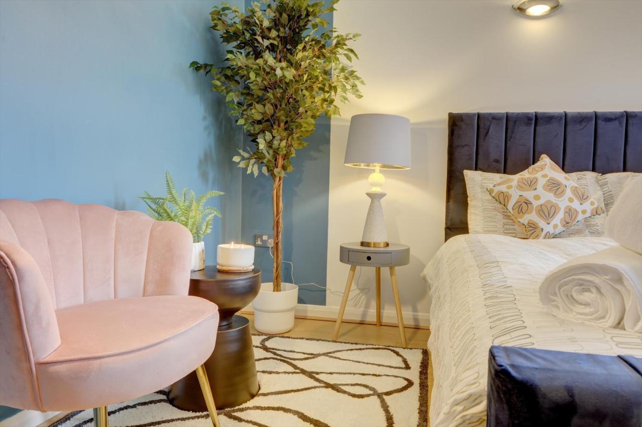City Centre, 2 Bedroom, Secured Parking, 3 King Bed, Wifi Sleep 6 Guest Comfortable On Three King Size Beds, Jewellery Quarter , Birmingham City Centre , Allocated Secured Parking Zewnętrze zdjęcie