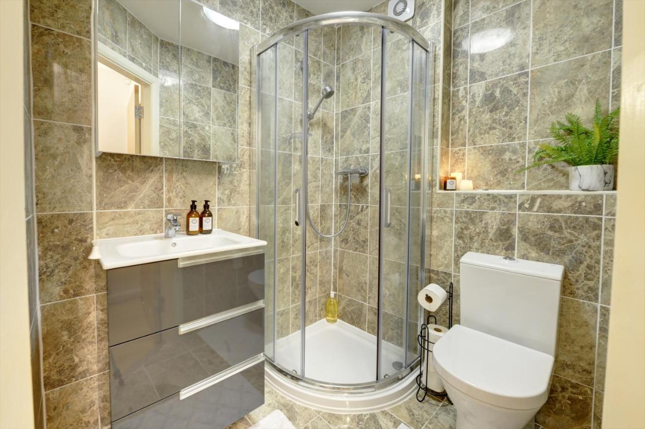 City Centre, 2 Bedroom, Secured Parking, 3 King Bed, Wifi Sleep 6 Guest Comfortable On Three King Size Beds, Jewellery Quarter , Birmingham City Centre , Allocated Secured Parking Zewnętrze zdjęcie