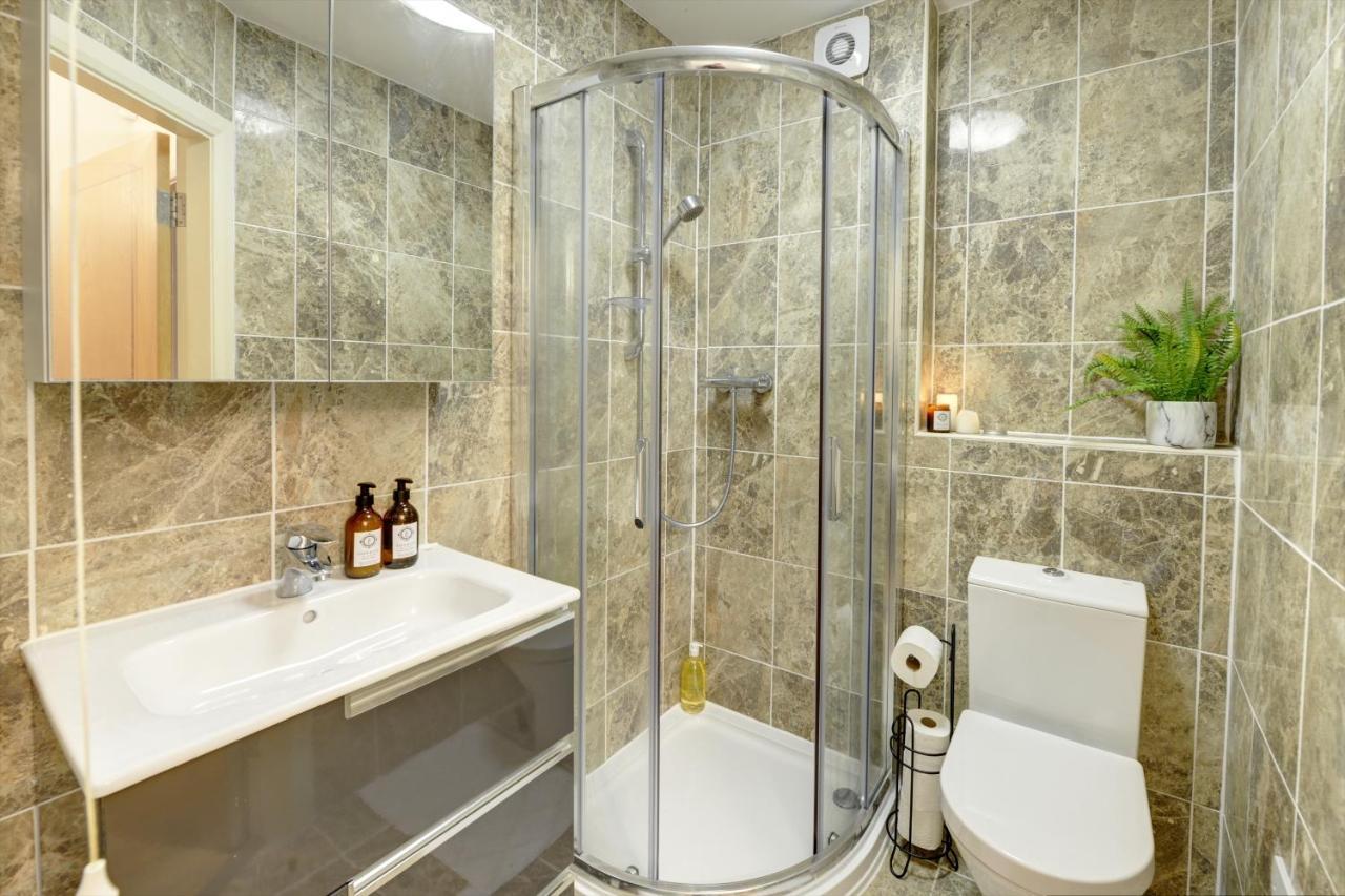 City Centre, 2 Bedroom, Secured Parking, 3 King Bed, Wifi Sleep 6 Guest Comfortable On Three King Size Beds, Jewellery Quarter , Birmingham City Centre , Allocated Secured Parking Zewnętrze zdjęcie