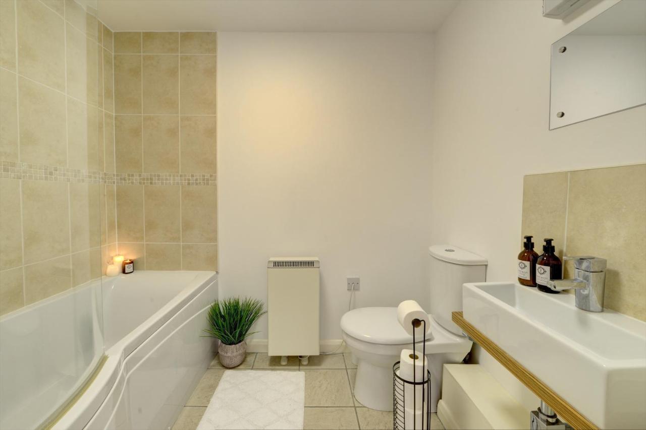 City Centre, 2 Bedroom, Secured Parking, 3 King Bed, Wifi Sleep 6 Guest Comfortable On Three King Size Beds, Jewellery Quarter , Birmingham City Centre , Allocated Secured Parking Zewnętrze zdjęcie