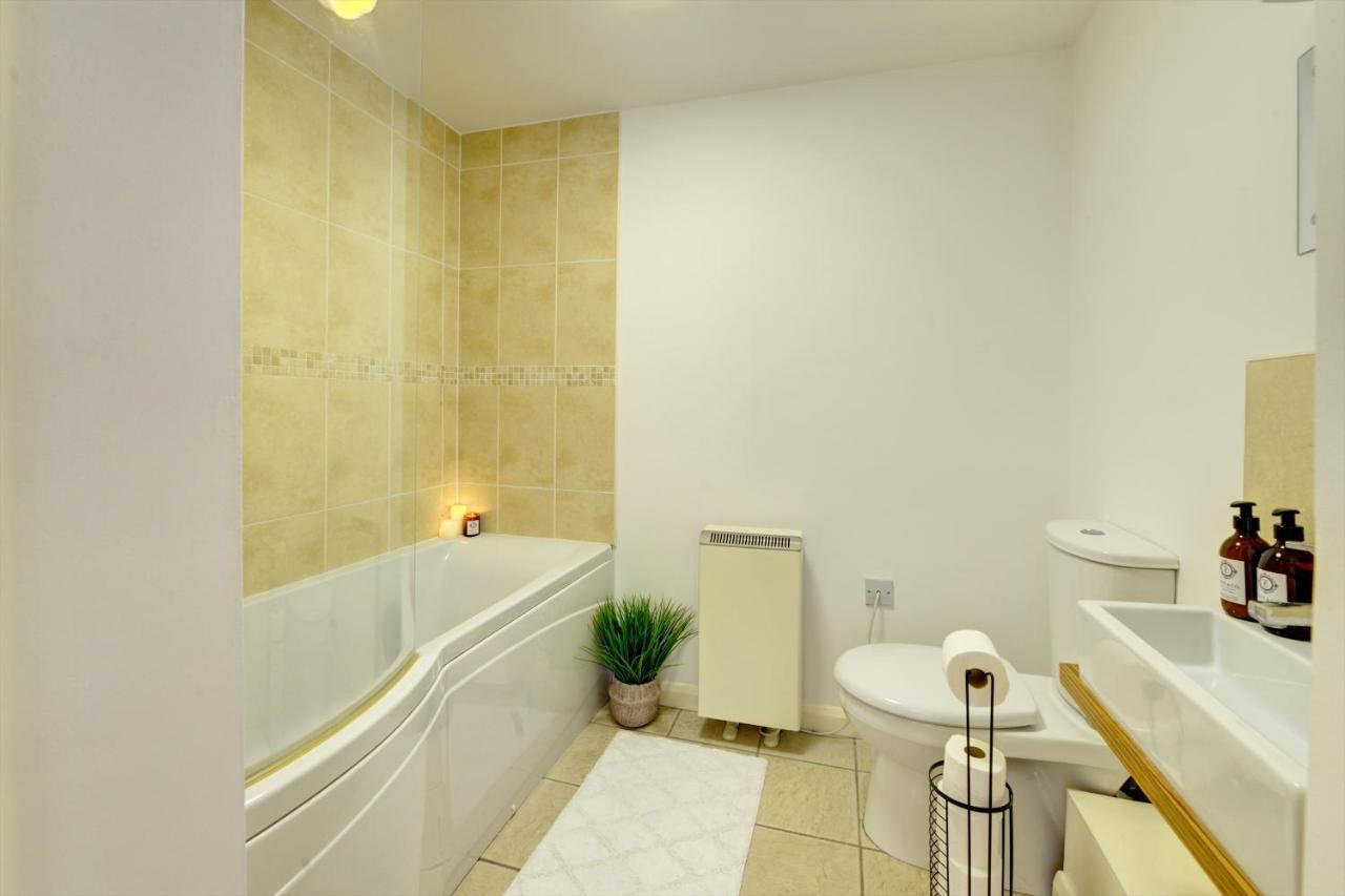 City Centre, 2 Bedroom, Secured Parking, 3 King Bed, Wifi Sleep 6 Guest Comfortable On Three King Size Beds, Jewellery Quarter , Birmingham City Centre , Allocated Secured Parking Zewnętrze zdjęcie